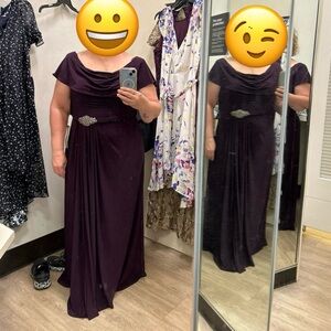 Beautiful formal dress. Very comfortable.  Brand new with tags on!